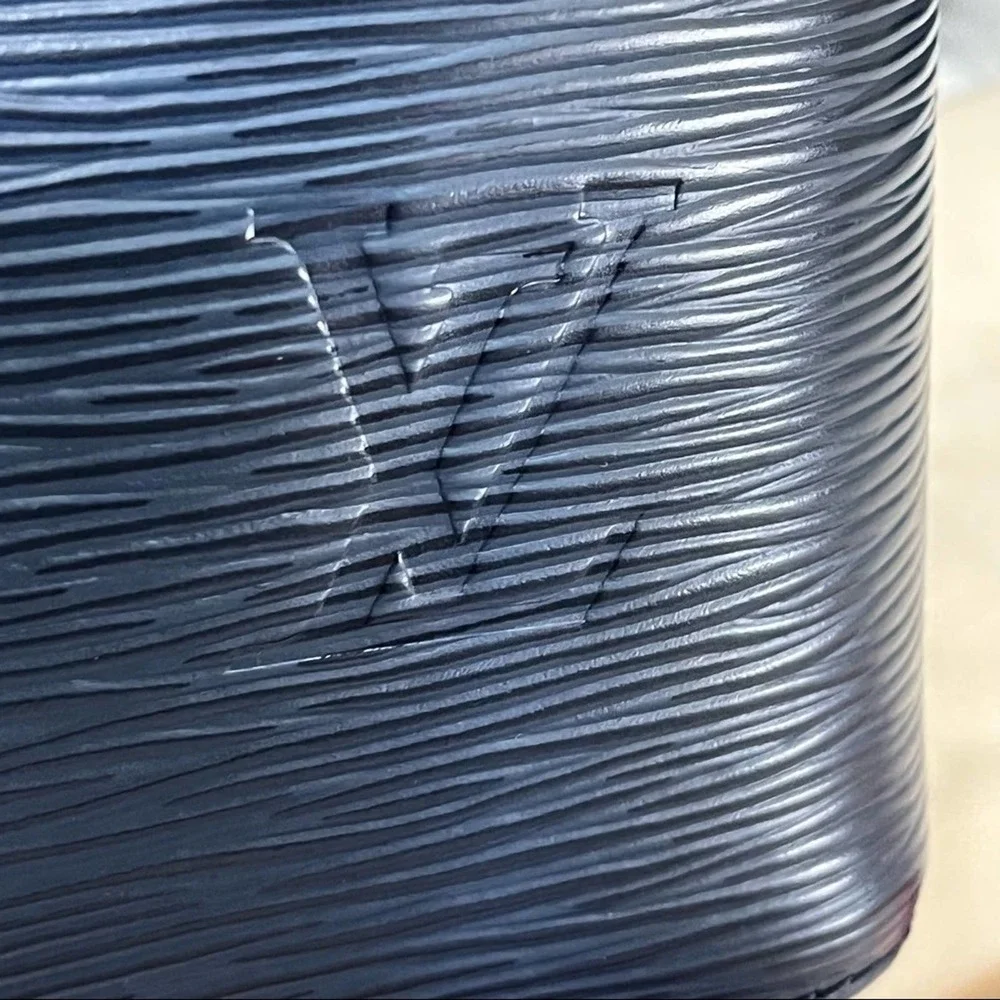 SOLD! Louis Vuitton Neonoe MM in Epi Leather Blue and Red - Picture 14 of 16